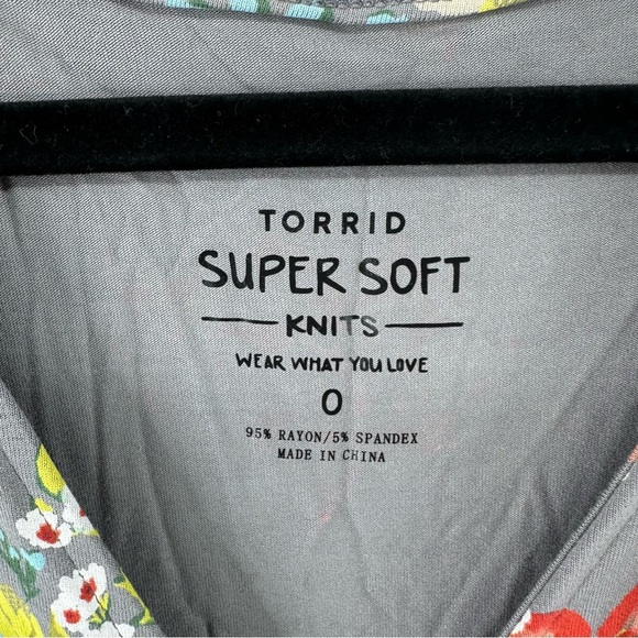 Torrid Babydoll Super Soft Surplice Volume Sleeve Top sz 0X floral - Picture 8 of 12